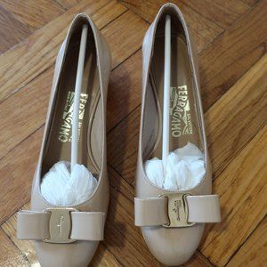 Salvatore Ferragamo Vara pumps size 5.5 C